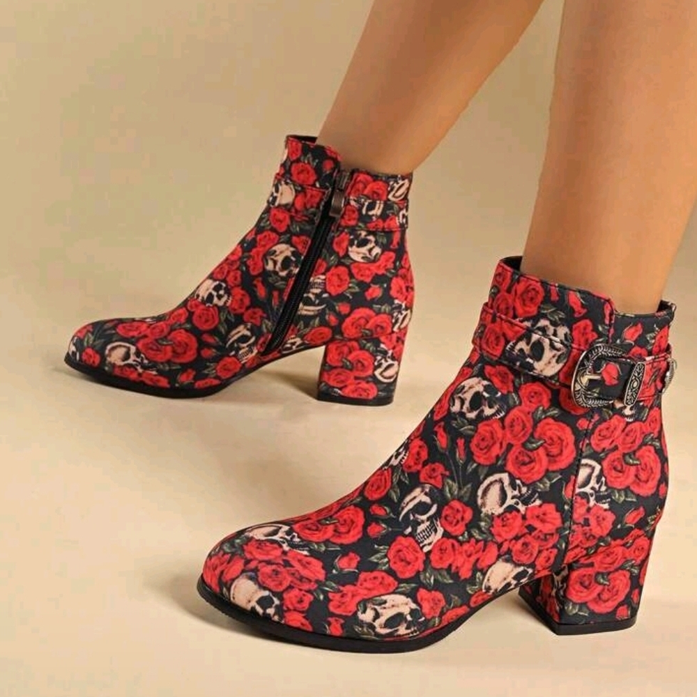 NEW SHEIN SKULL & ROSES BUCKLE BOOTIES SZ 9